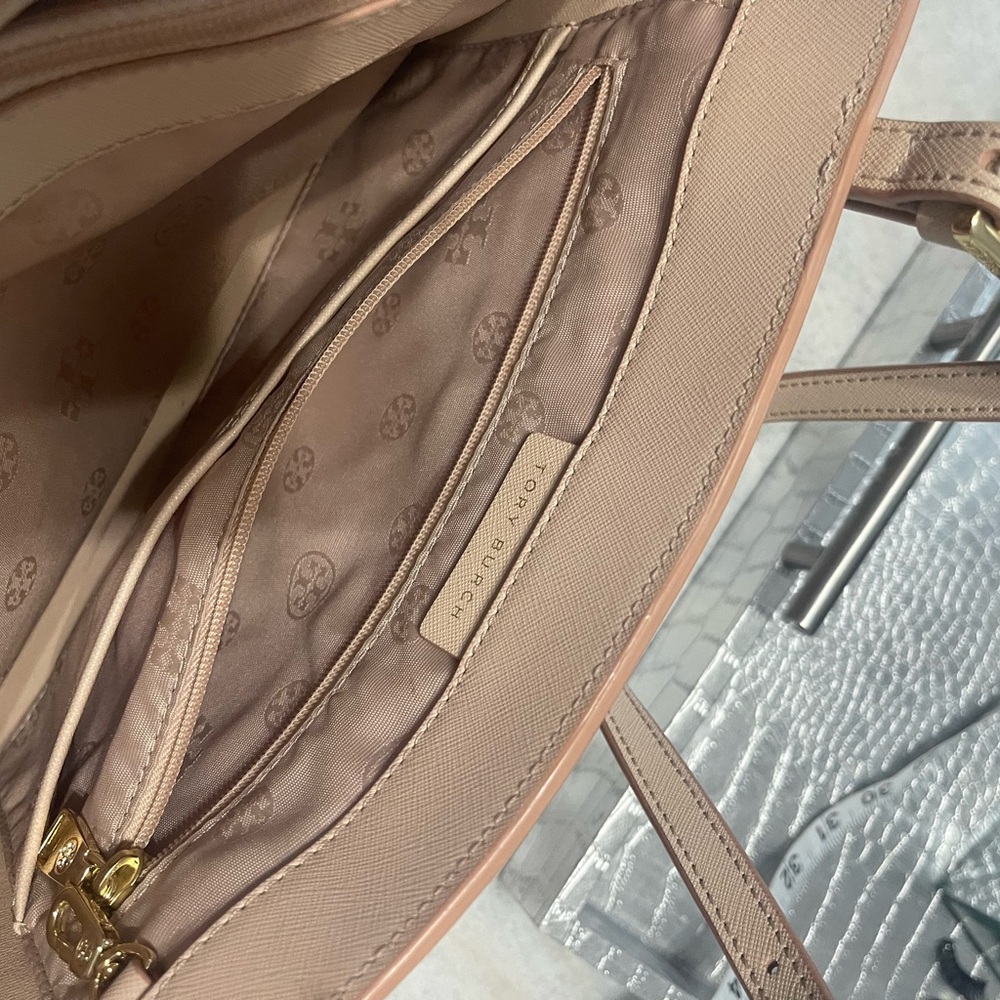 Tory Burch" Emerson Tote - Picture 9 of 15